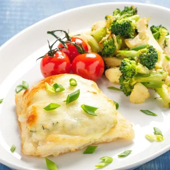 Треска запеченная с кабачком и сыром