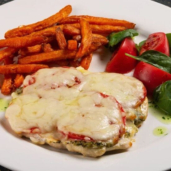 Филе куриное с песто, сыром и бататом.