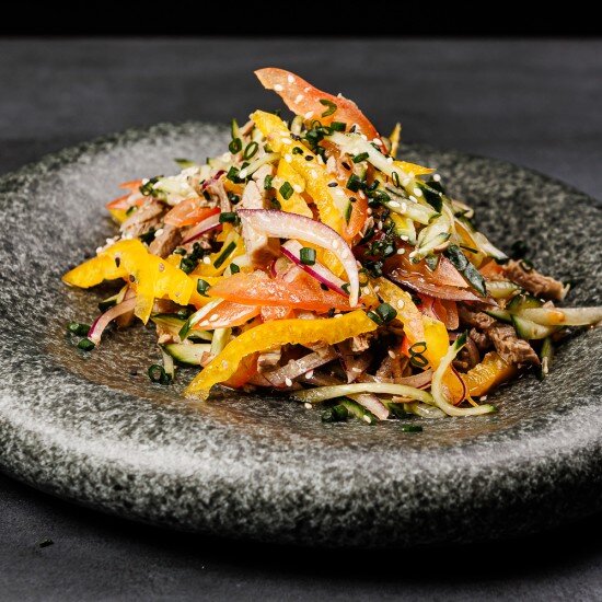 Салат с говядиной в пряном масле