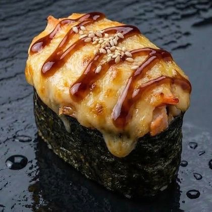Запеченные суши с сырным соусом