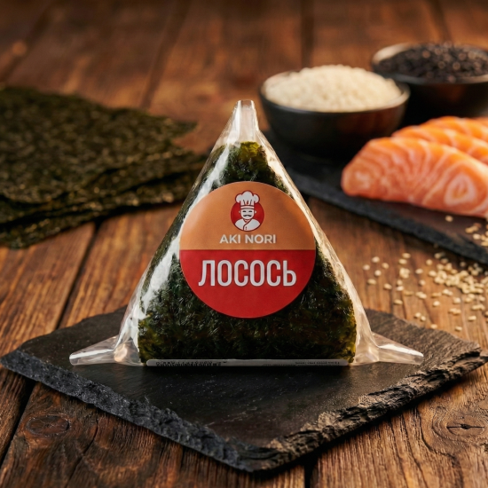 Онигири с лососем