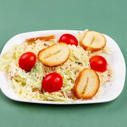 Салат Цезарь с курицей