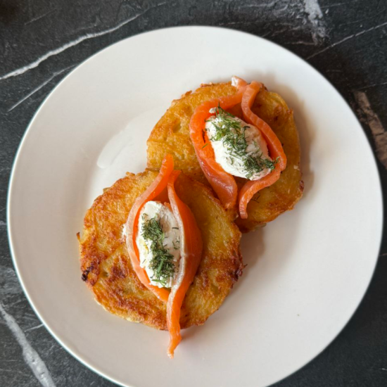 Драники с крем чиз и форелью