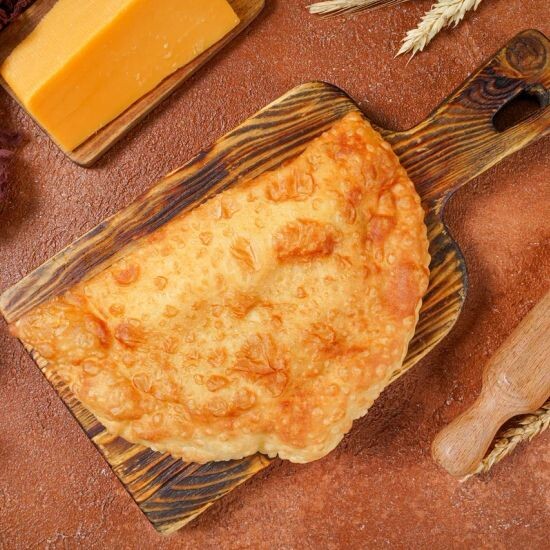 Чебурек с сыром и ветчиной