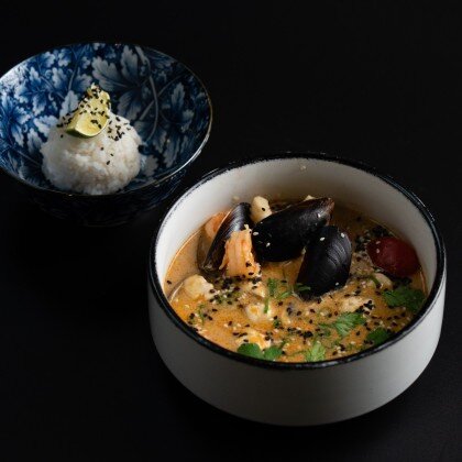 Том-ям с хвостами тигровых креветок