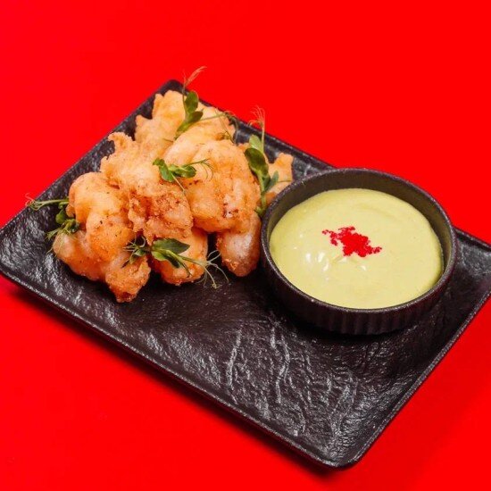 Креветки темпура с соусом васаби