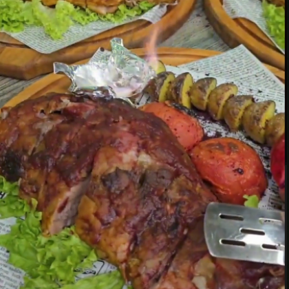 Гузу-Гол: баранья лопатка с картофелем и кизиловым соусом