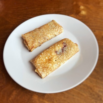 Блинчики с творожным сыром и джемом