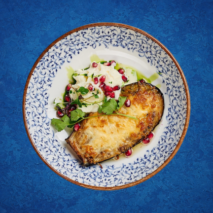 Запеченный баклажан с сулугуни и томатами в ореховом соусе