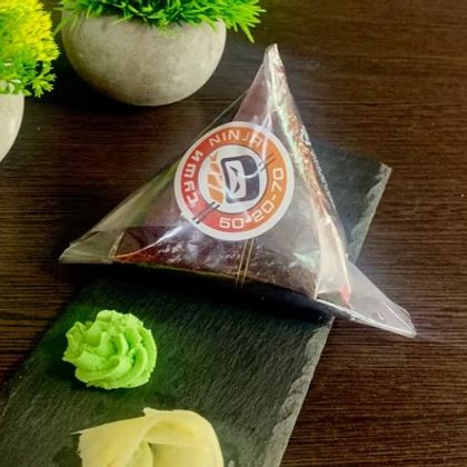 Онигири с лососем