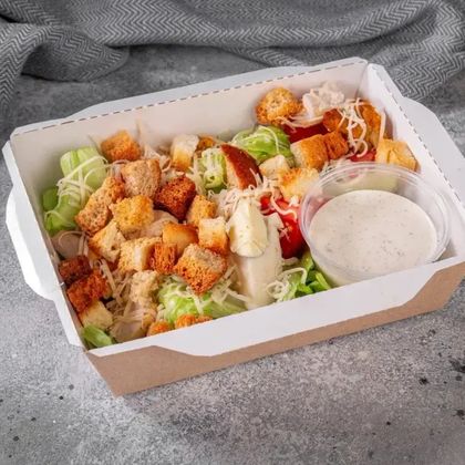 Салат Цезарь с курицей