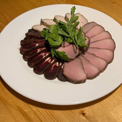 Ассорти мясных деликатесов