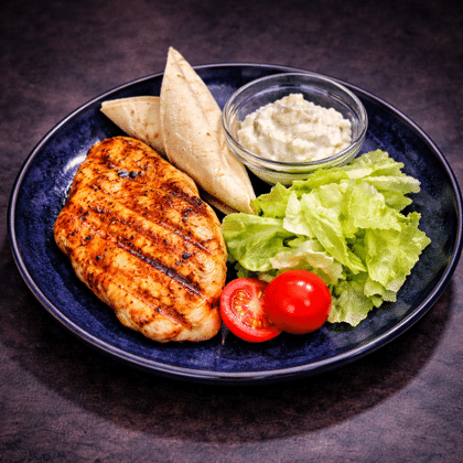 Стейк из куриного филе с чесночным соусом