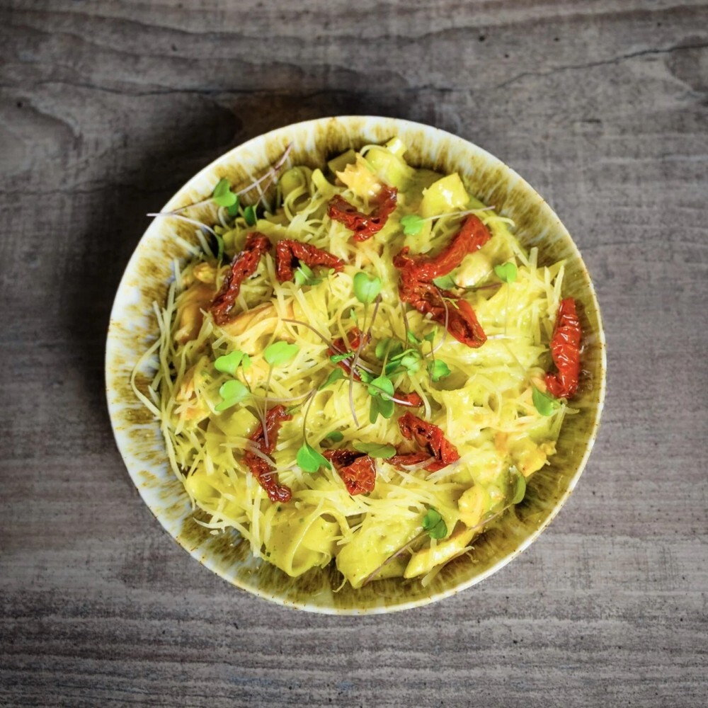 С песто и лососем