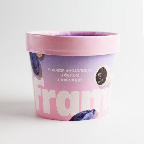 Свежая жимолость в белом шоколаде