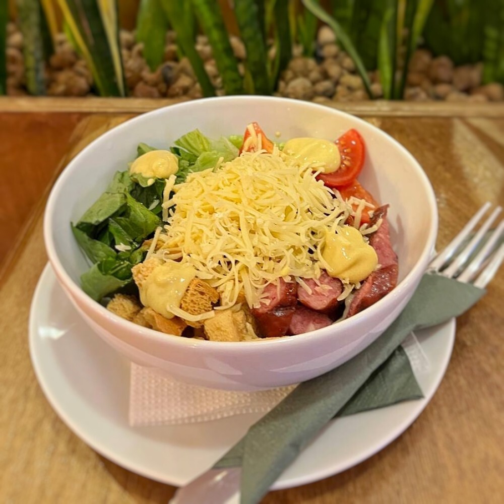 Салат с колбасками