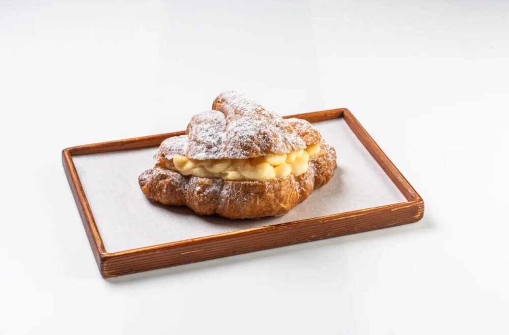 Круассан с заварным кремом