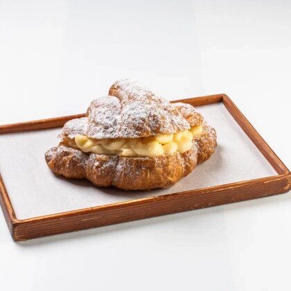 Круассан с заварным кремом