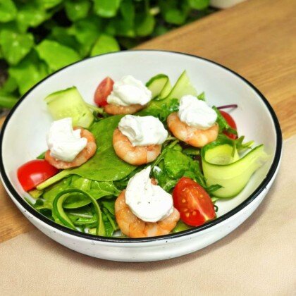 Микс салат с авокадо и креветками