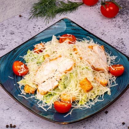 ЦЕЗАРЬ С КУРИЦЕЙ