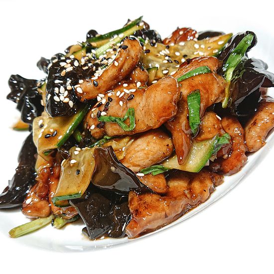 Свинина с грибами муэр в устричном соусе