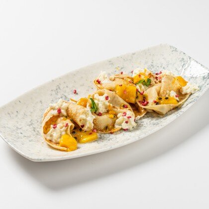 Блин с воздушным шоколадом, манго, маракуйей