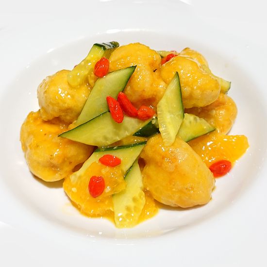 Апельсиновый цыпленок Цо с ягодами Годжи