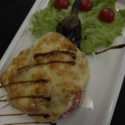 Баклажаны запечённые с томатами и сулугуни