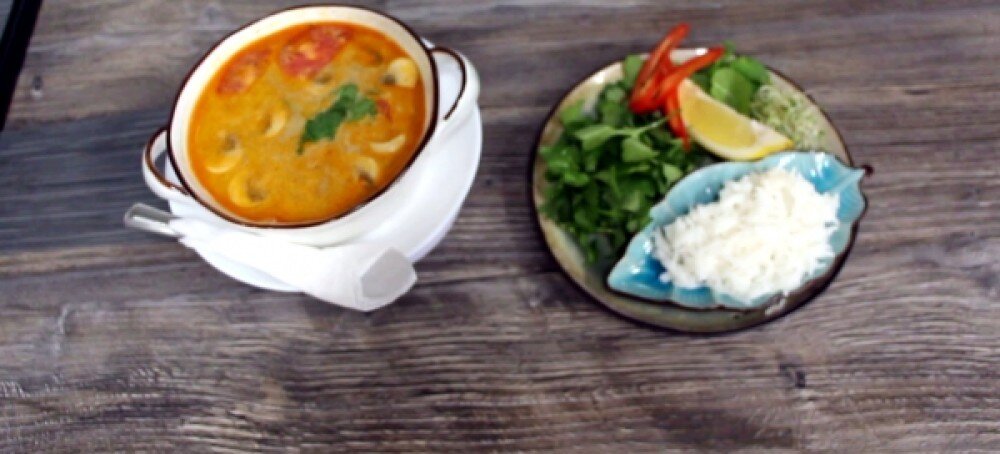 Том ям с морепродуктами