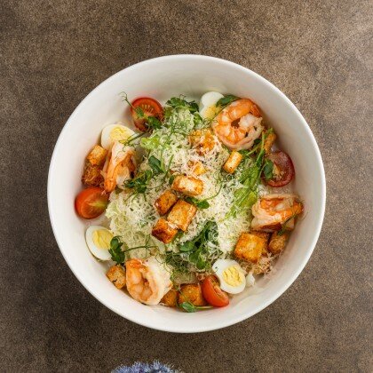 Цезарь с тигровыми креветками