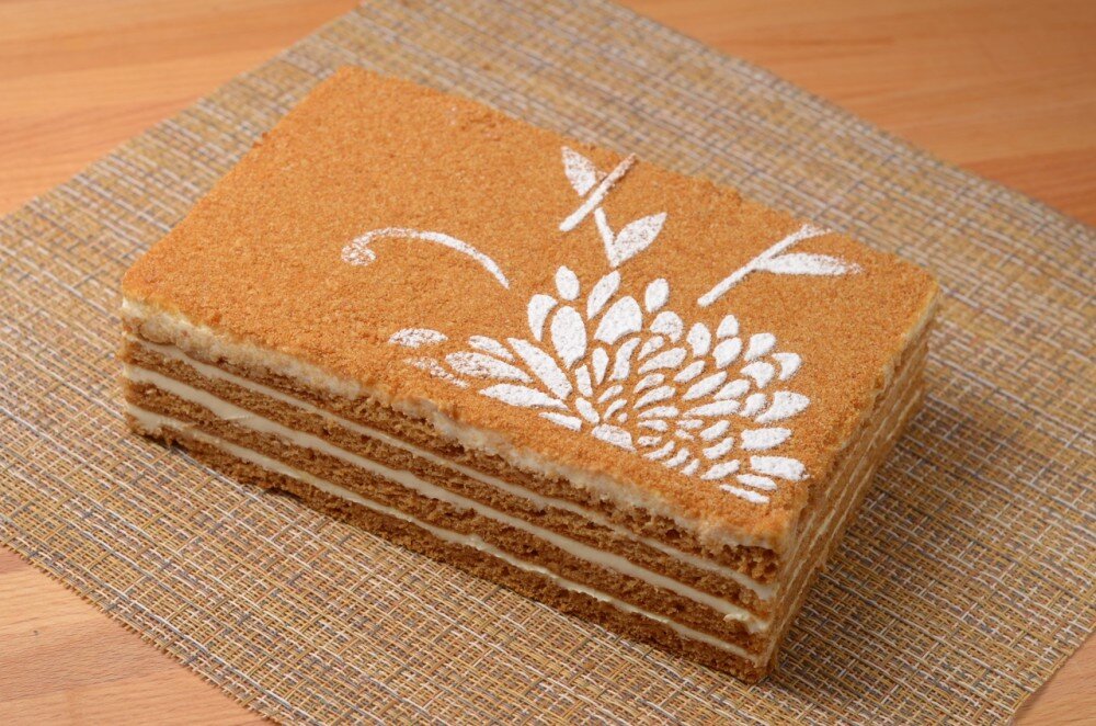 Торт «Медовик» со сметанным кремом