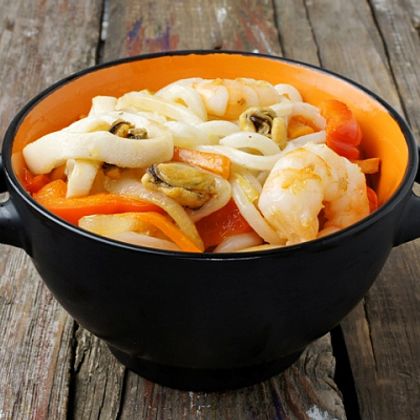 Лапша по-Шанхайски с дарами моря