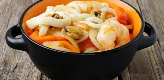 Лапша по-Шанхайски с дарами моря