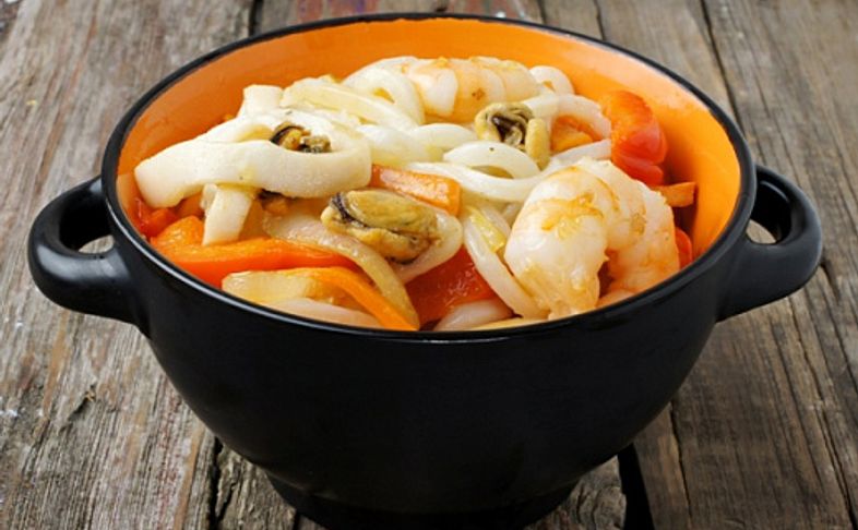 Лапша по-Шанхайски с дарами моря