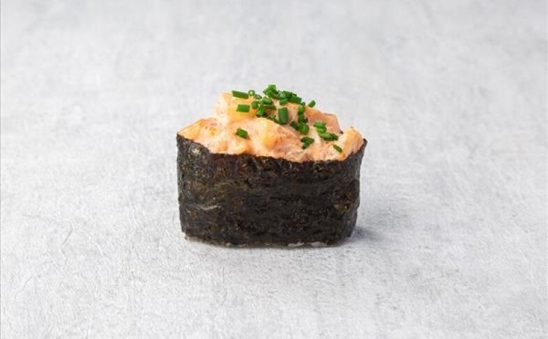 Суши острый лосось