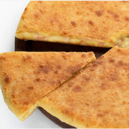 Осетинский пирог с сыром и ветчиной