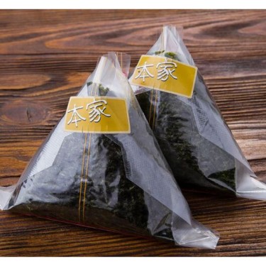 Онигири с сайрой (в упаковке)