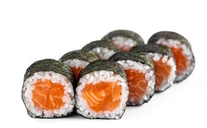 Маки с лососем