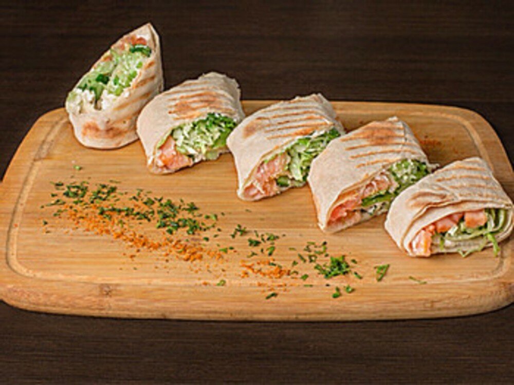 Шаурма-ролл с семгой и сыром