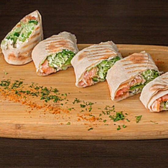 Шаурма-ролл с семгой и сыром