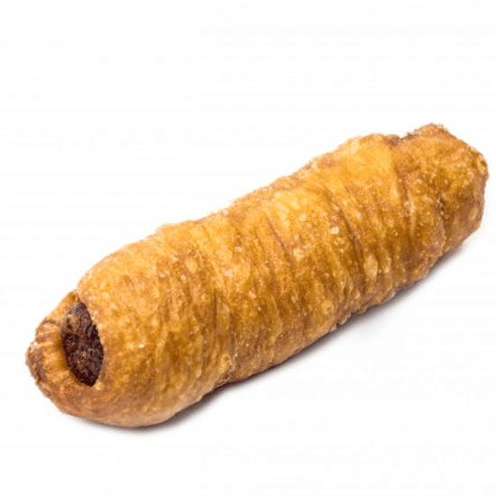 Жареный пирожок с сосиской