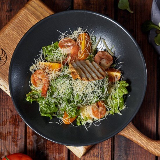 Салат «Цезарь с креветками»