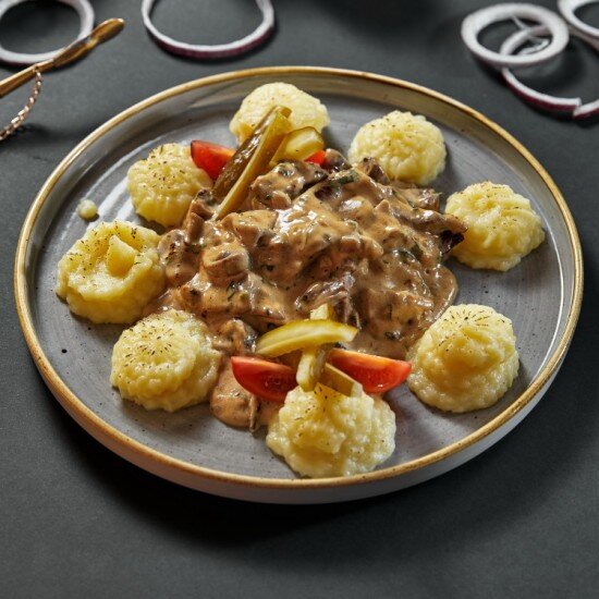 Бефстроганов из говядины с картофельным пюре