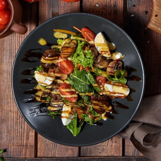 Салат из куриной печени