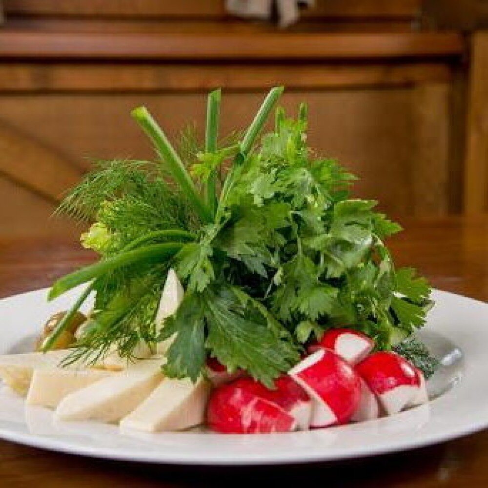 Грузинский сыр с зеленью