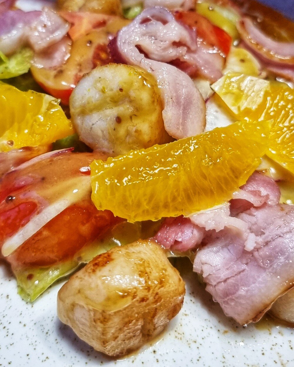 Салат с гребешком и беконом