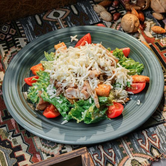 Салат с курочкой на мангале "Цезаридзе"