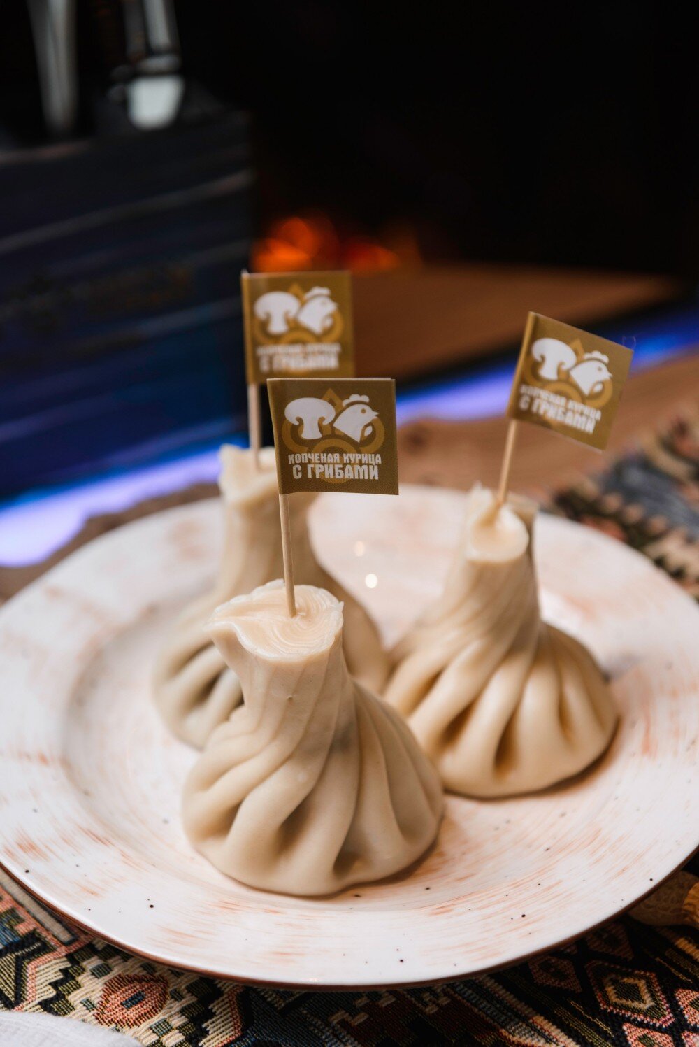 Хинкали с копченой курицей и грибами