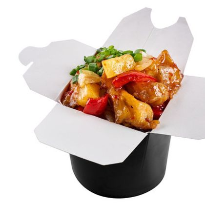 ЛАПША WOK CO СВИНИНОЙ И АНАНАСОМ В КИСЛО-СЛАДКОМ СОУСЕ