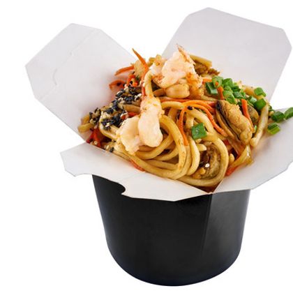 ЛАПША WOK С МОРЕПРОДУКТАМИ В СЛИВОЧНОМ СОУСЕ